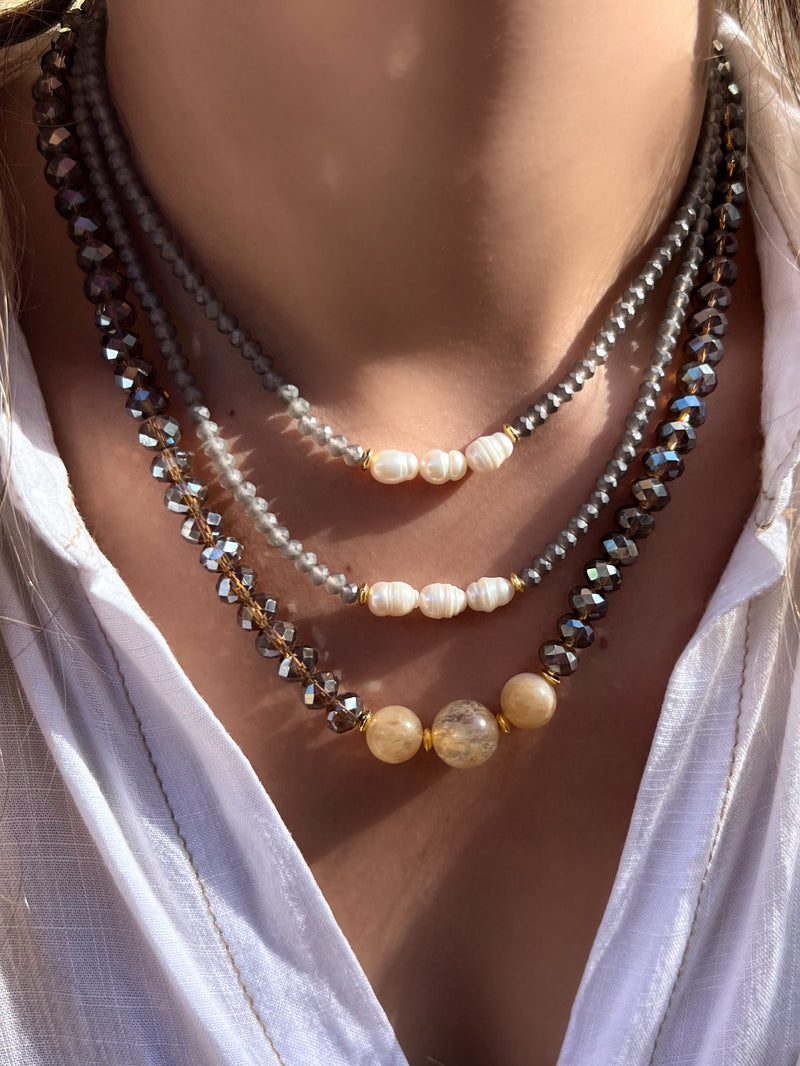 Colar Duplo Cristais Lapidados Cor Cinza Fosco Com Pérolas Naturais De Água Doce