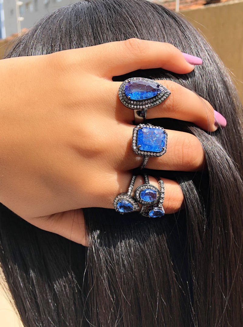 Anel Gota Grande Craquelada Cor Safira Com Micro Zircônias Brancas Dupla