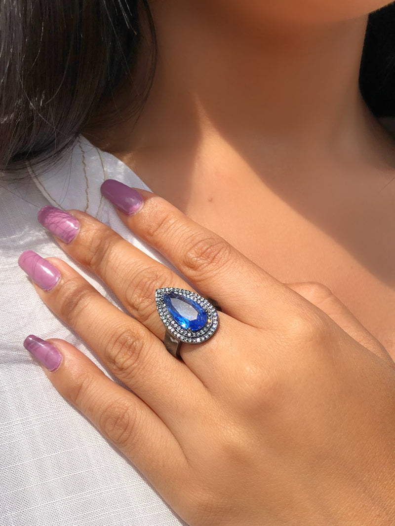 Anel Gota Grande Craquelada Cor Safira Com Micro Zircônias Brancas Dupla