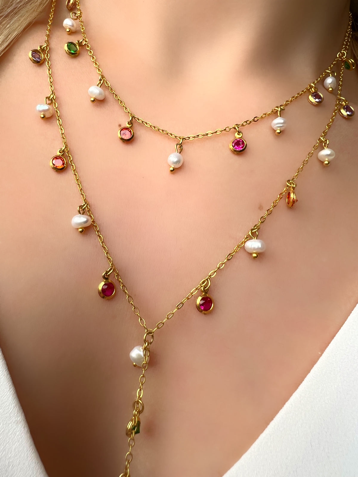 Mix De Choker E Gravata Mini Zircônias Coloridas E Pérolas De Água Doce