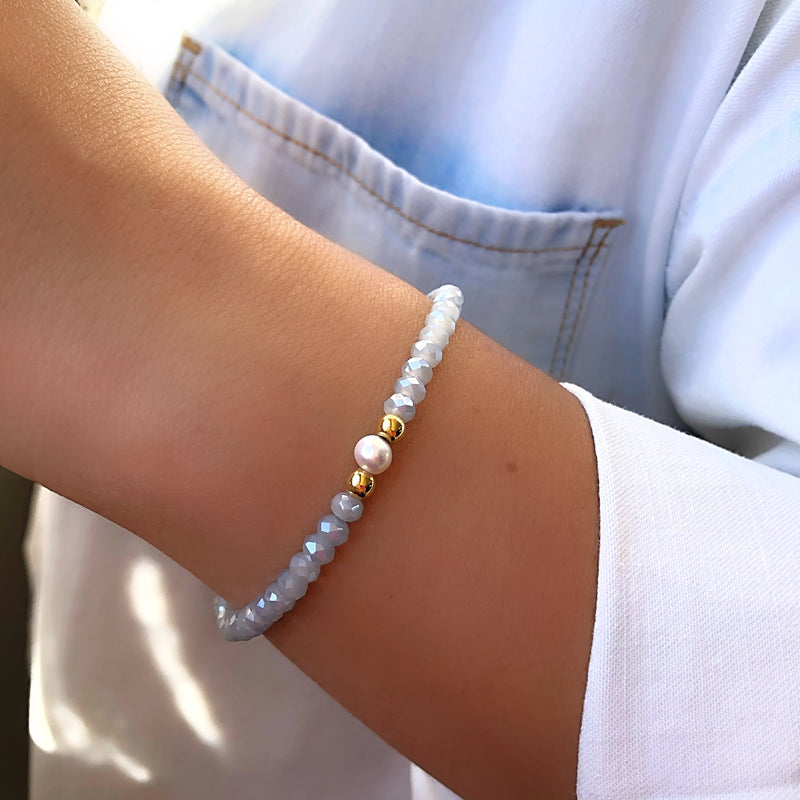 Pulseira Cristais Azul Acinzentado Com Pérola Água Doce E Detalhes Em Bolinhas