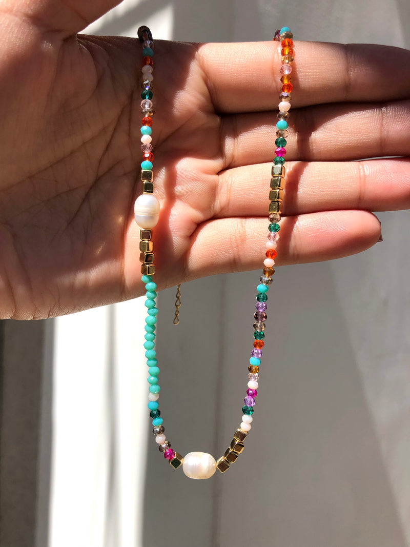 Colar Manu Cristais Tons Summer, Mini Cubos E Pérolas De Água Doce