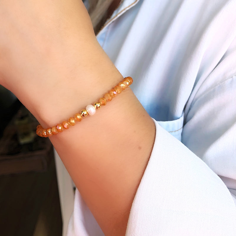Pulseira Cristais Laranja Com Pérola Água Doce E Detalhes Em Bolinhas