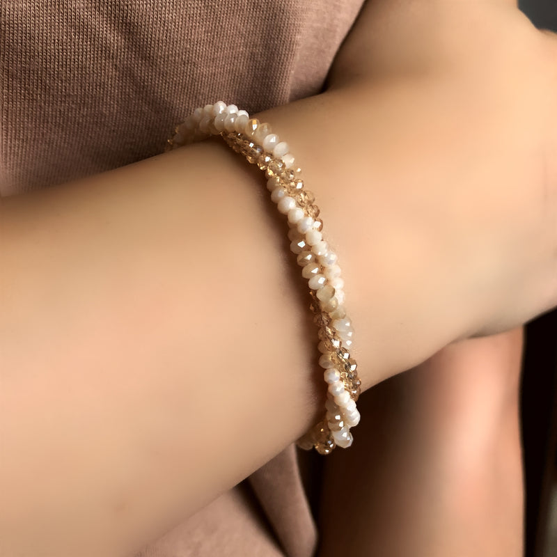 Pulseira Torcida Cristais Tons Perolado Com Fecho Bóia