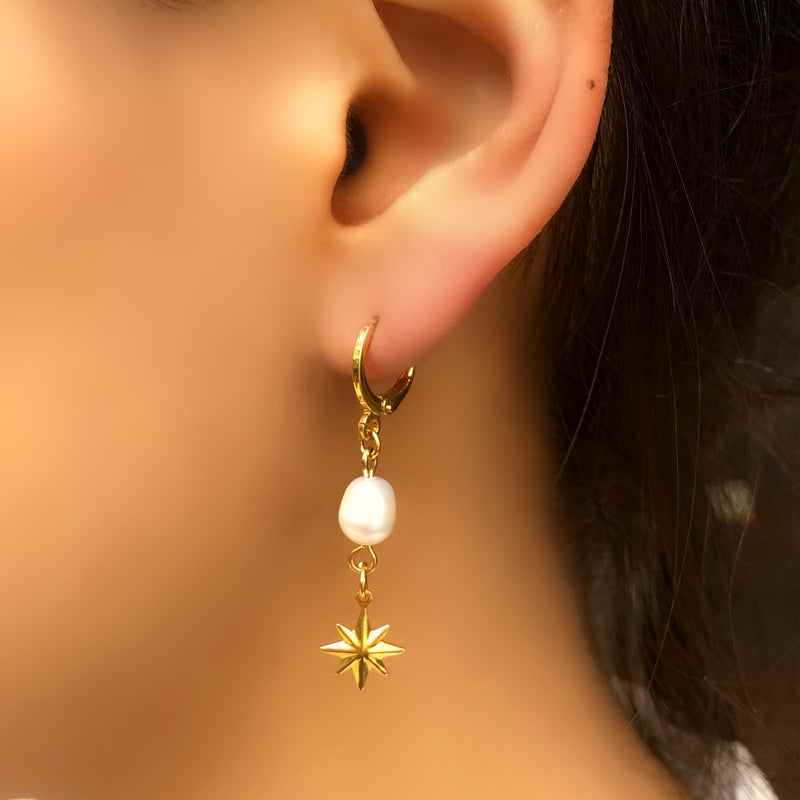 Par De Brincos Argola Com Pérola Água Doce E Estrela