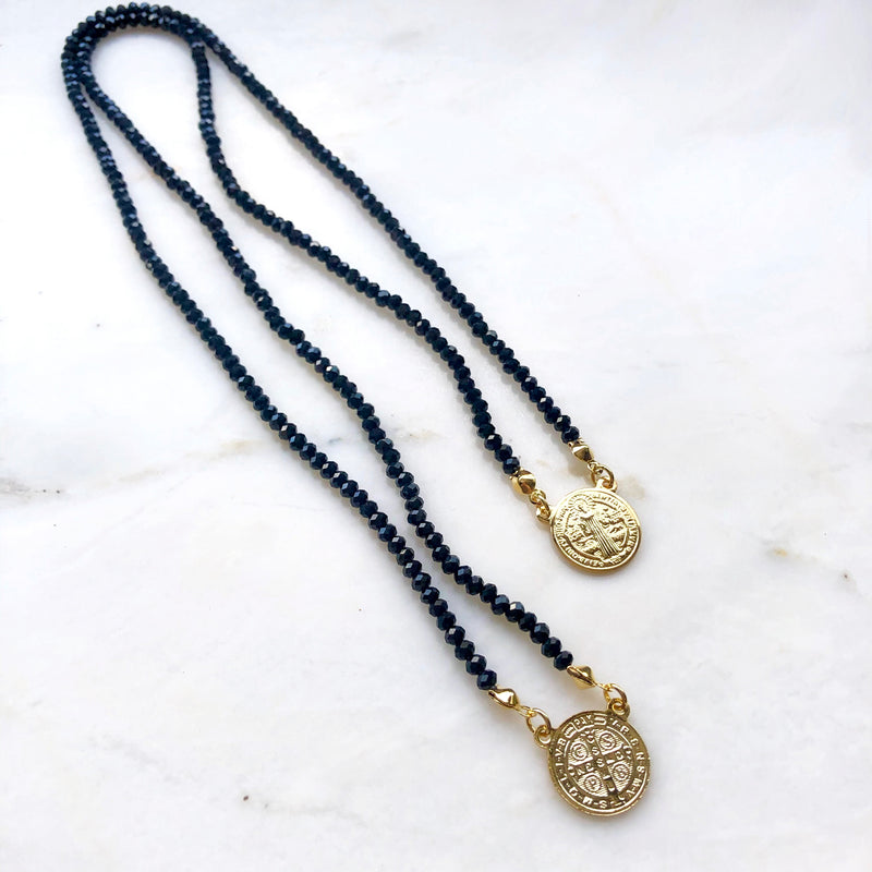 Escapulário Medalha São Bento Cristais Cor Ônix Em Banho Ouro 18k 70cm