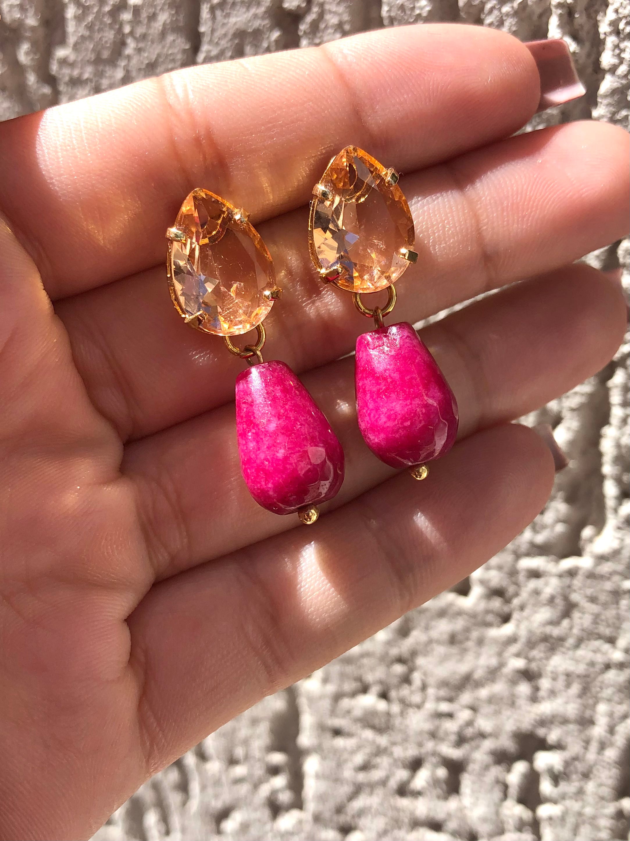 Par De Brincos Gota Cristal Lapidado Cor Morganita E Pedra Natural Jade Rubi