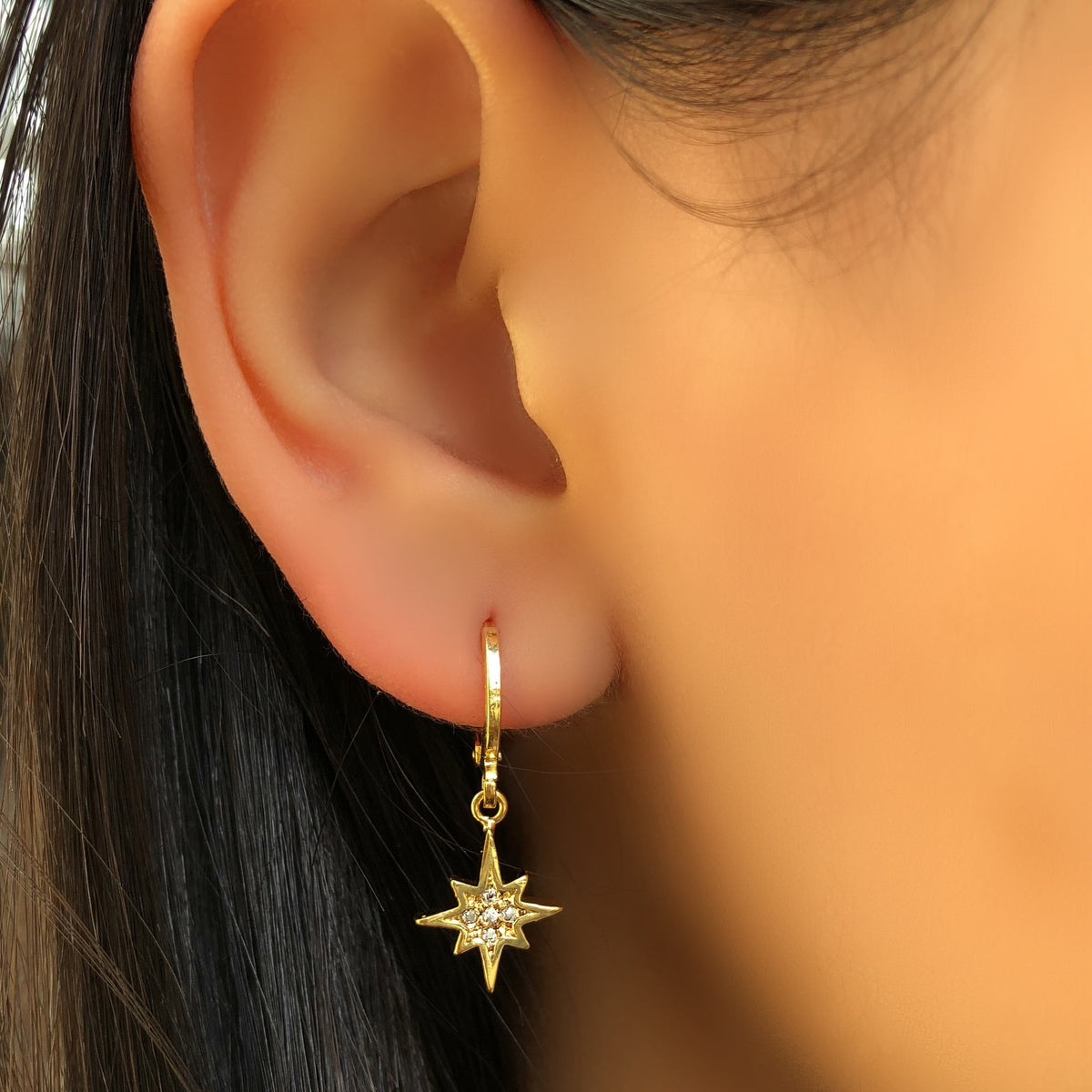 Brinco Argola Com Estrela Zircônia - Tiff Joias