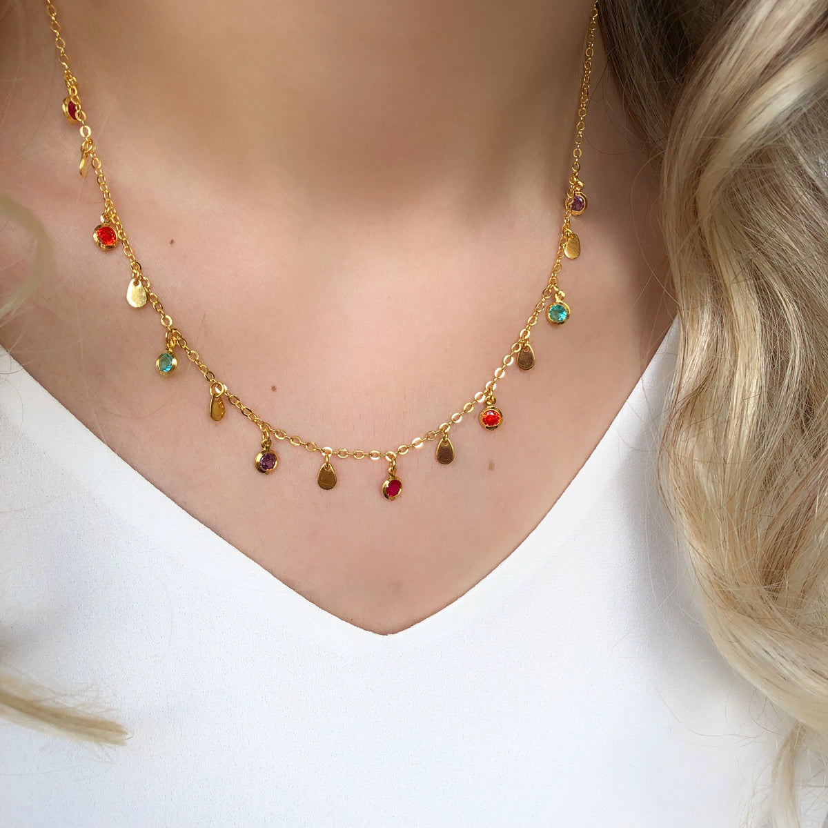 Colar Corrente Com Micro Zircônias Coloridas E Mini Gotas Penduradas - Tiff Joias