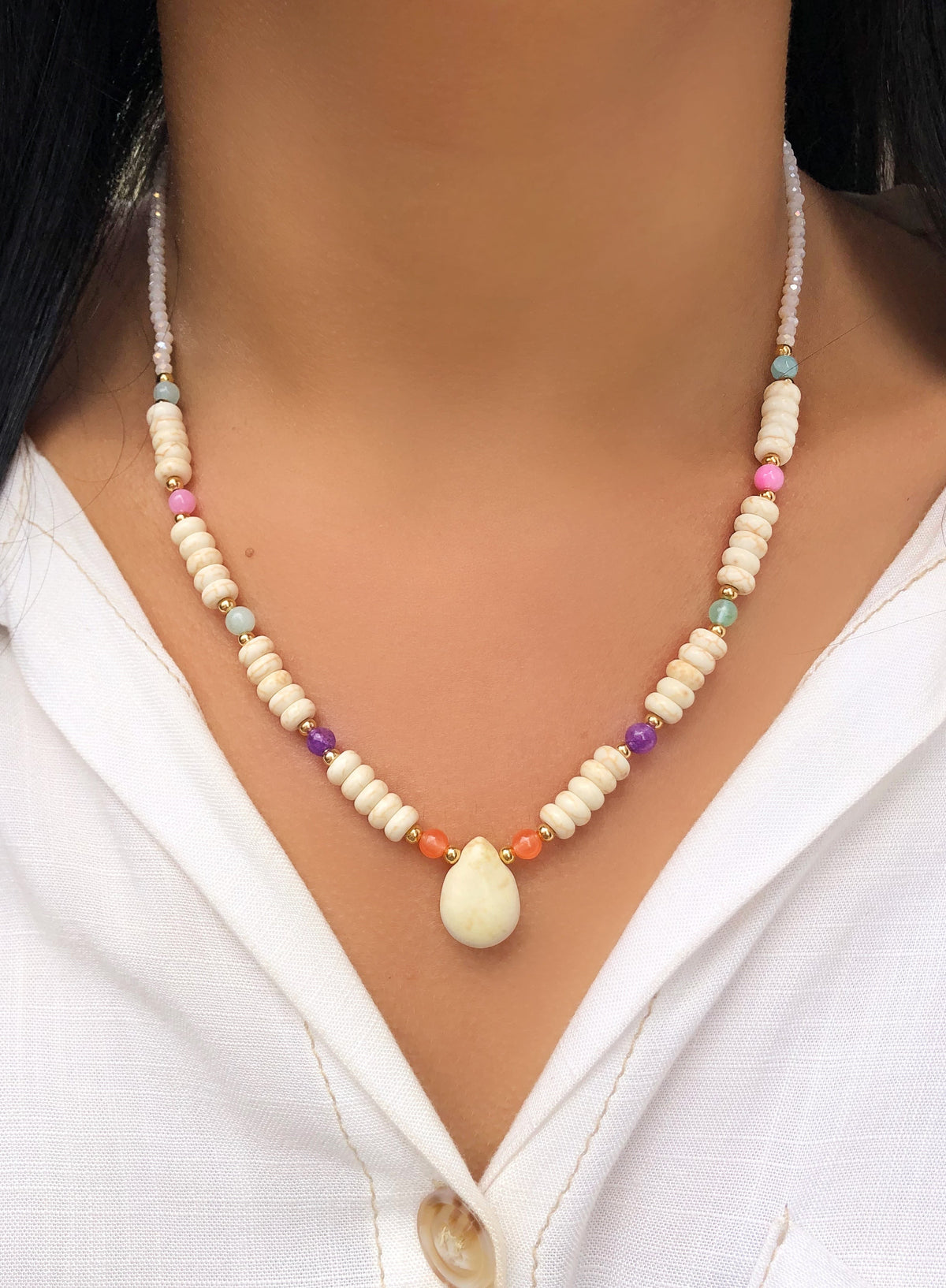 Colar Jaqueline Com Pedras Naturais Howlita, Coloridas E Gota Howlita 45cm - Tiff Joias
