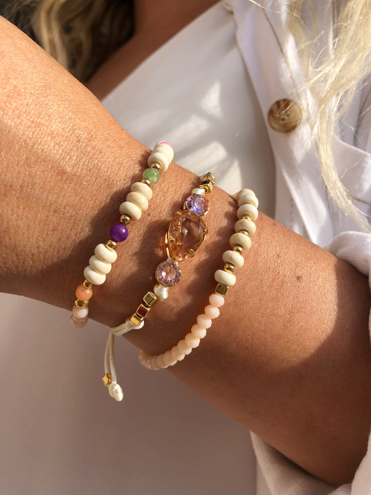 Mix De Pulseiras Jaqueline Pedras Howlita - Tiff Joias