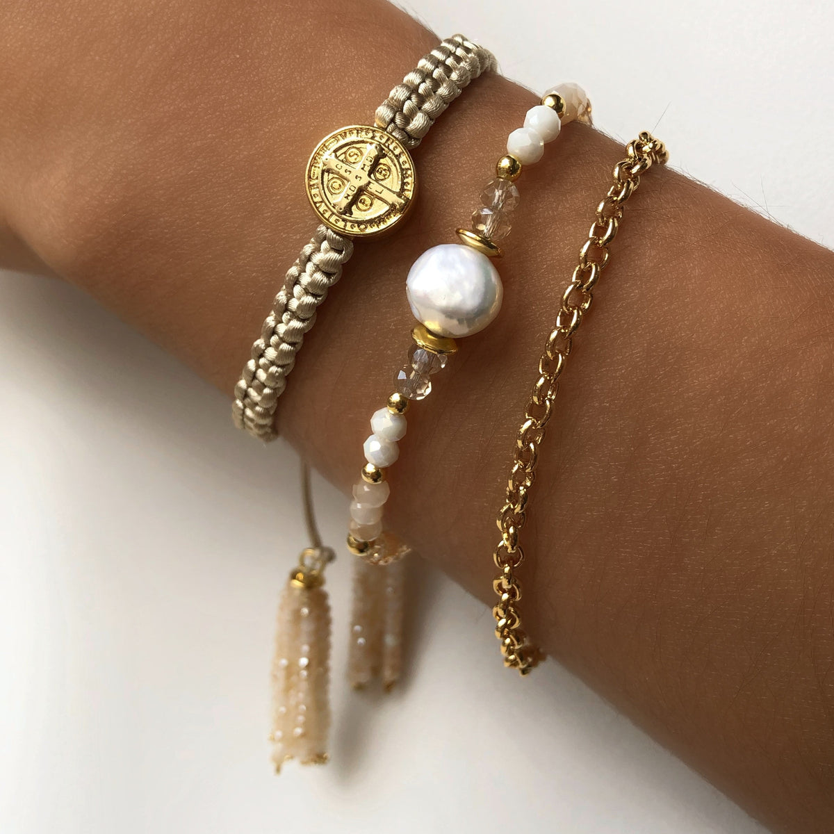 Mix de pulseiras tons perolados - Tiff Joias