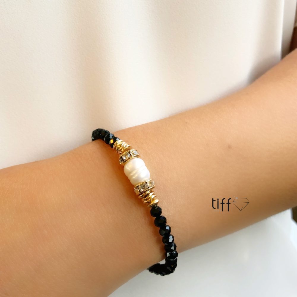 Pulseira Cristais Cor Onix Com Pérola Natural E Rodelas Cravejadas - Tiff Joias